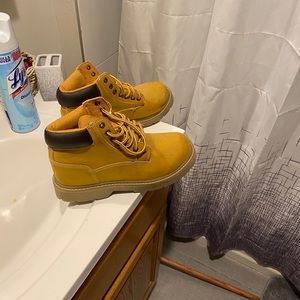 Women’s work boots